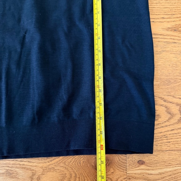 Lululemon Swiftly Relaxed Long-Sleeve Shirt **Hip Length in Black (Size 4) - Picture 4 of 7